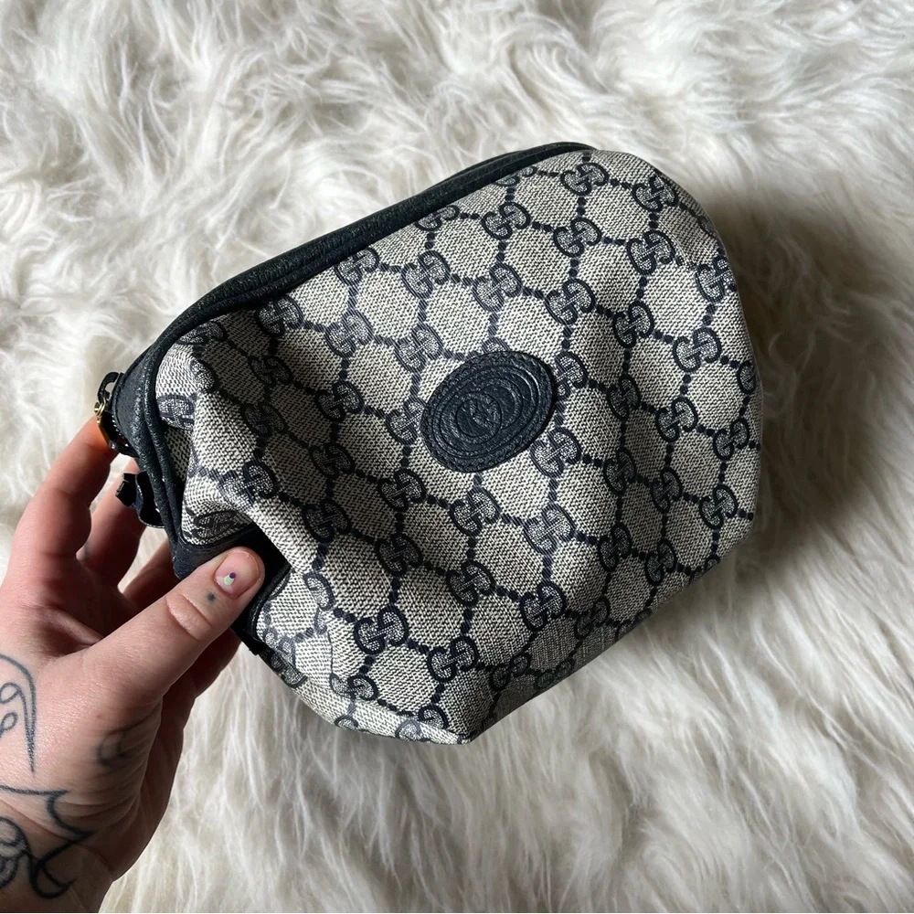 Reserved Bundle // Vintage Gucci Barrell Clutch & Louis Vuitton Wallet - Picture 2 of 14